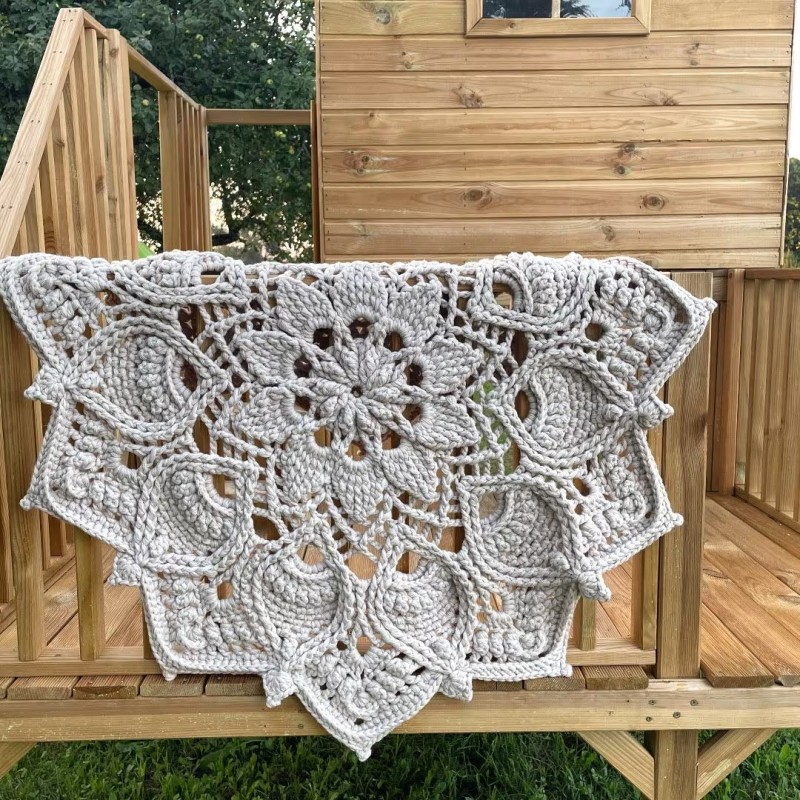 Handmade rug "Snowflake"