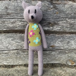 Knitted wolf