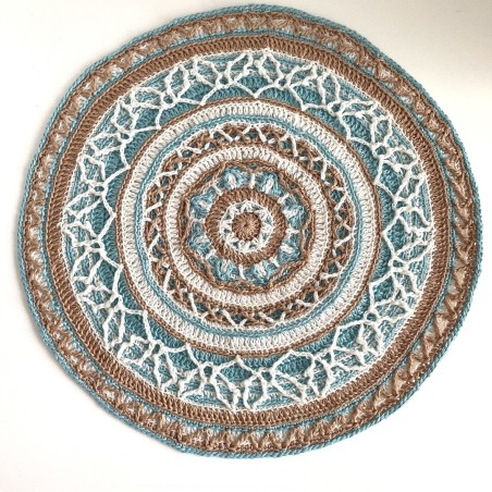 Apvali raštuota lininė servetėlė/mandala "Šalta žiema", skersmuo 32cm