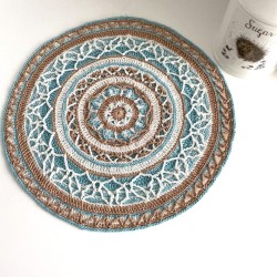 Apvali raštuota lininė servetėlė/mandala "Šalta žiema", skersmuo 32cm